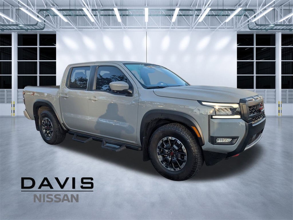 2025 Nissan Frontier PRO-X's photo