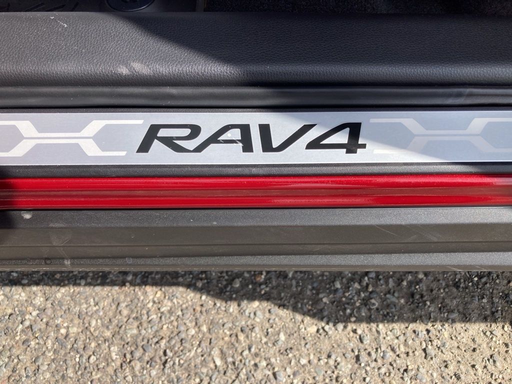 2025 Toyota RAV4 XLE photo 24