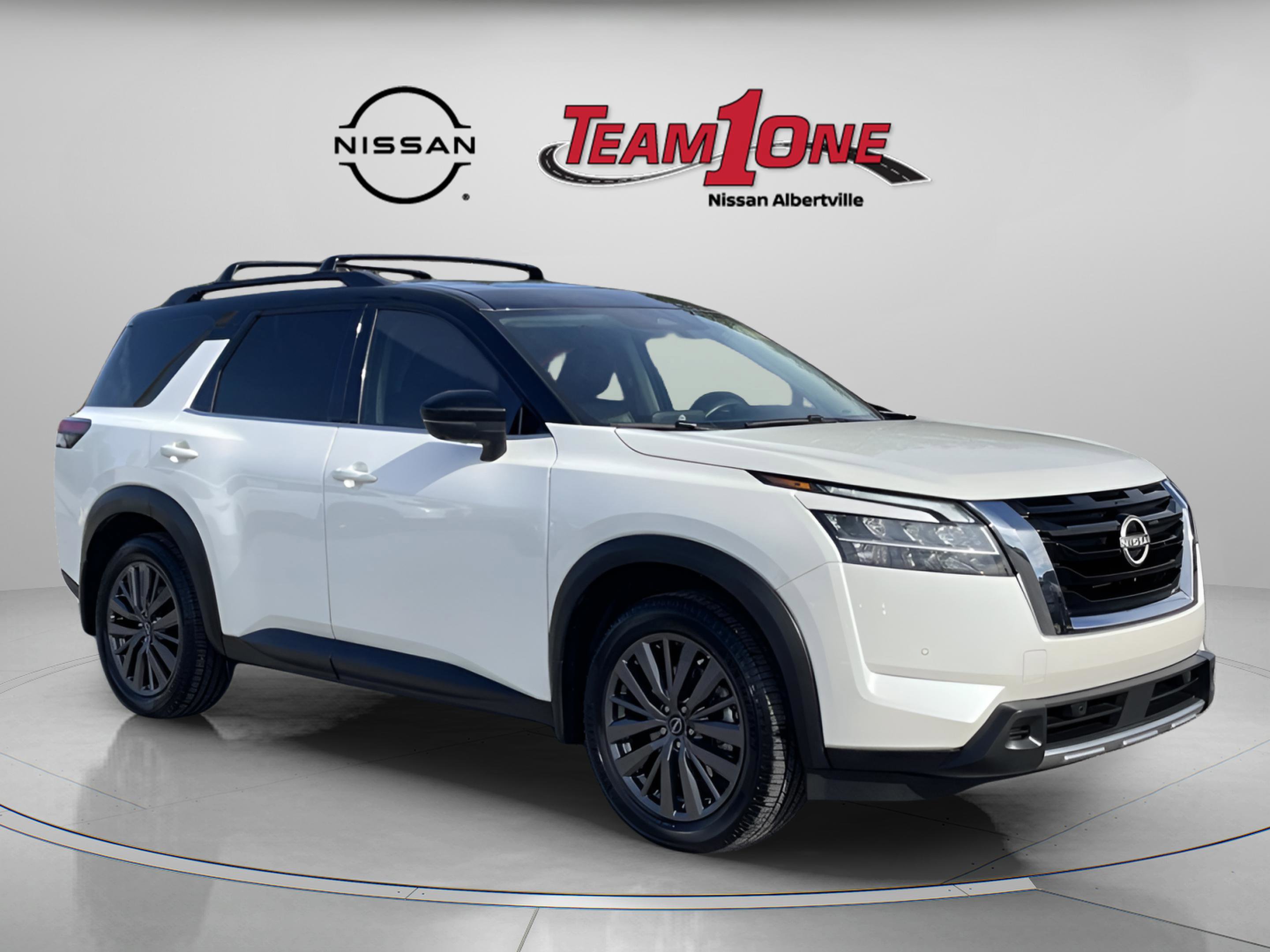 2024 Nissan Pathfinder SL's photo