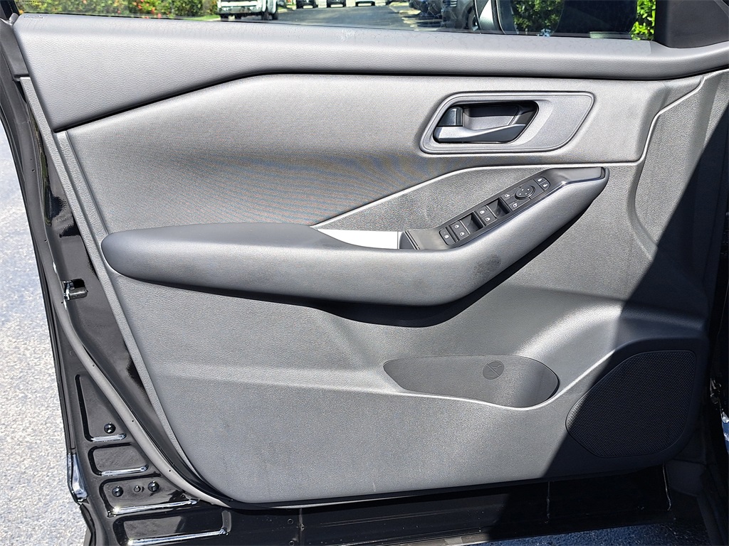 2026 Nissan Rogue S photo 21