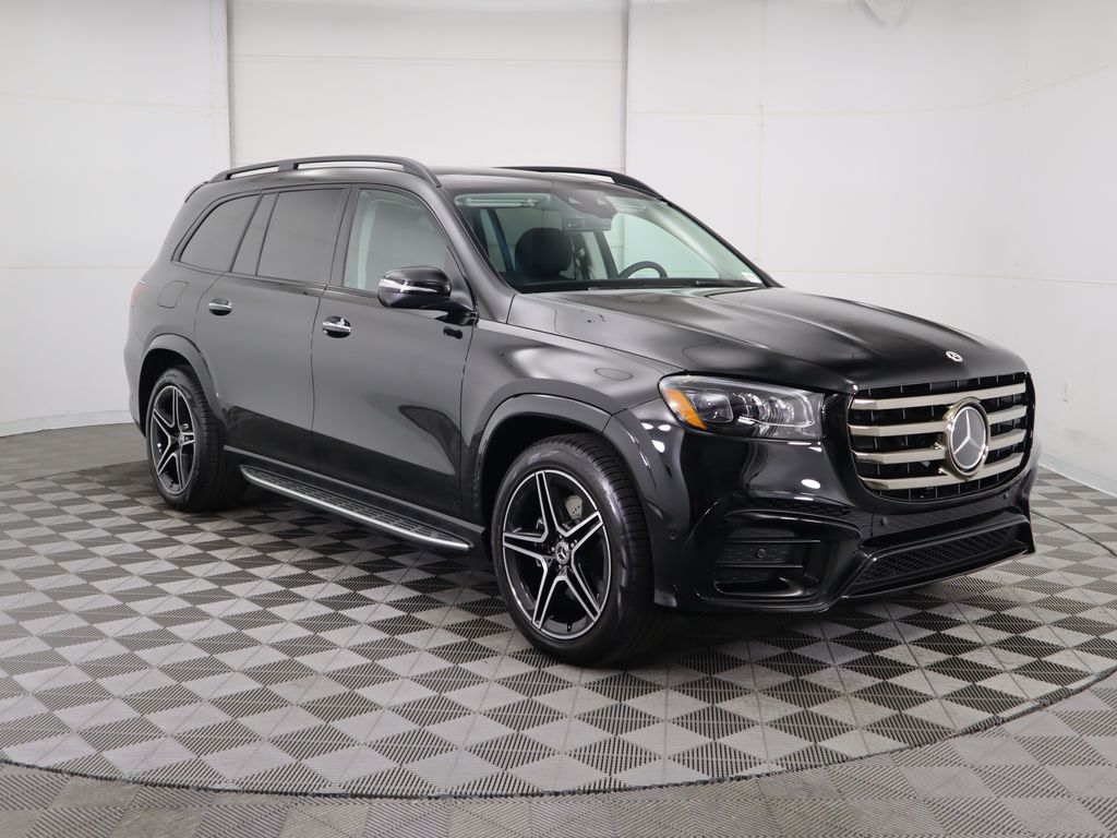 2025 Mercedes Benz GLS 450 4MATIC photo 3
