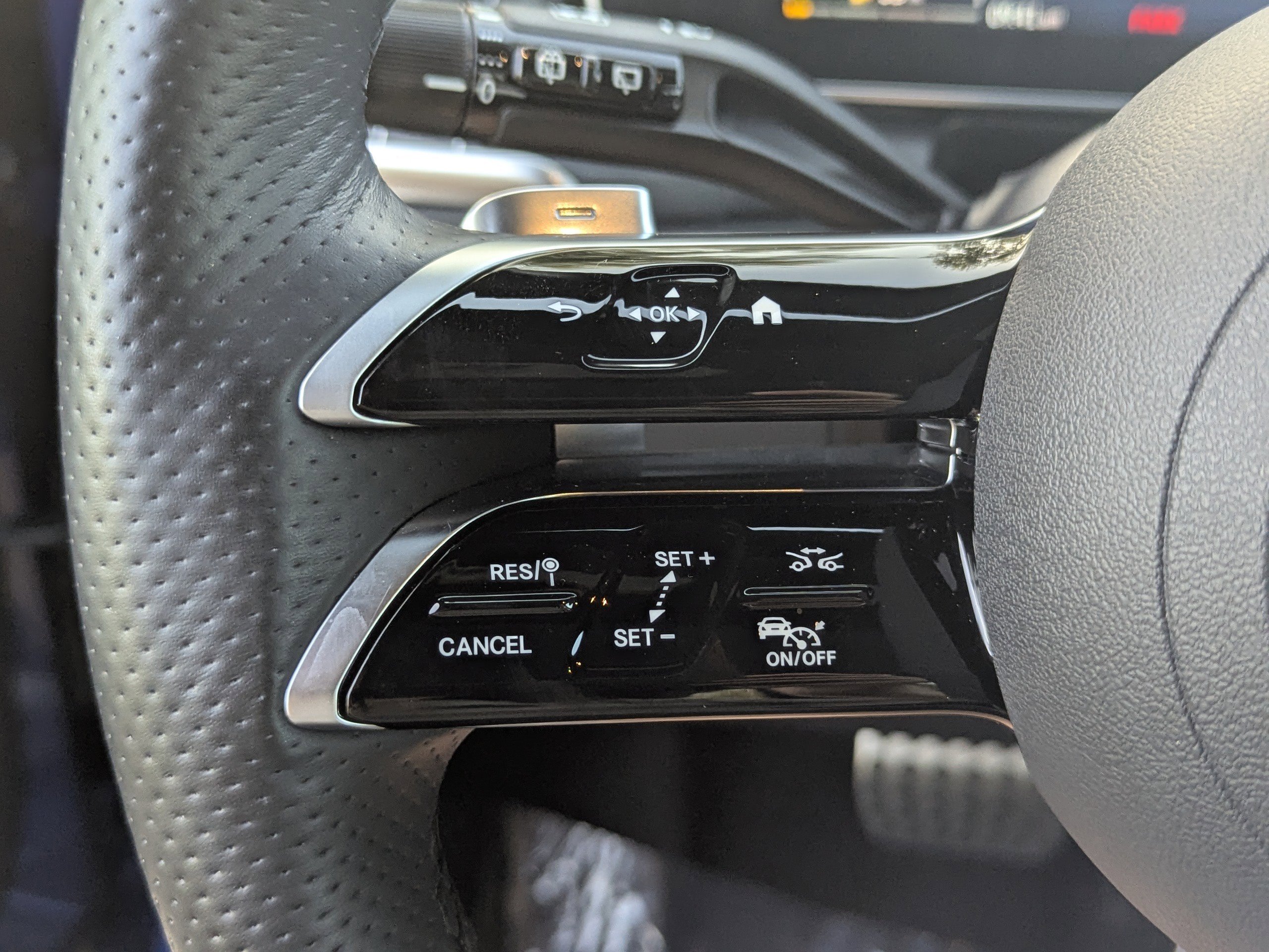 2023 Mercedes Benz GLC 300 photo 28