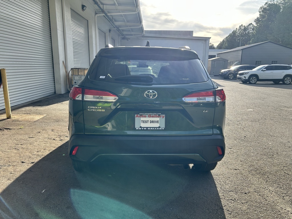 2022 Toyota Corolla Cross LE photo 3