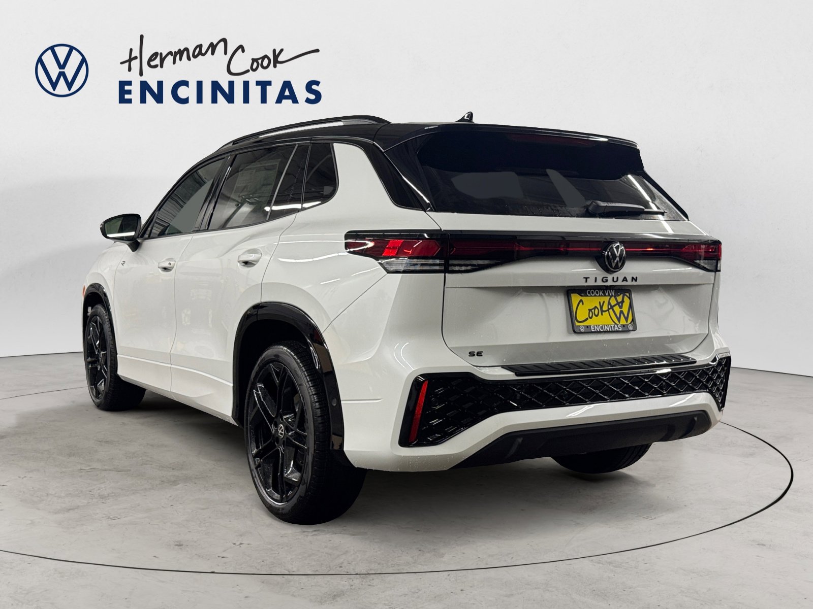 2026 Volkswagen Tiguan SE R-Line Black photo 3