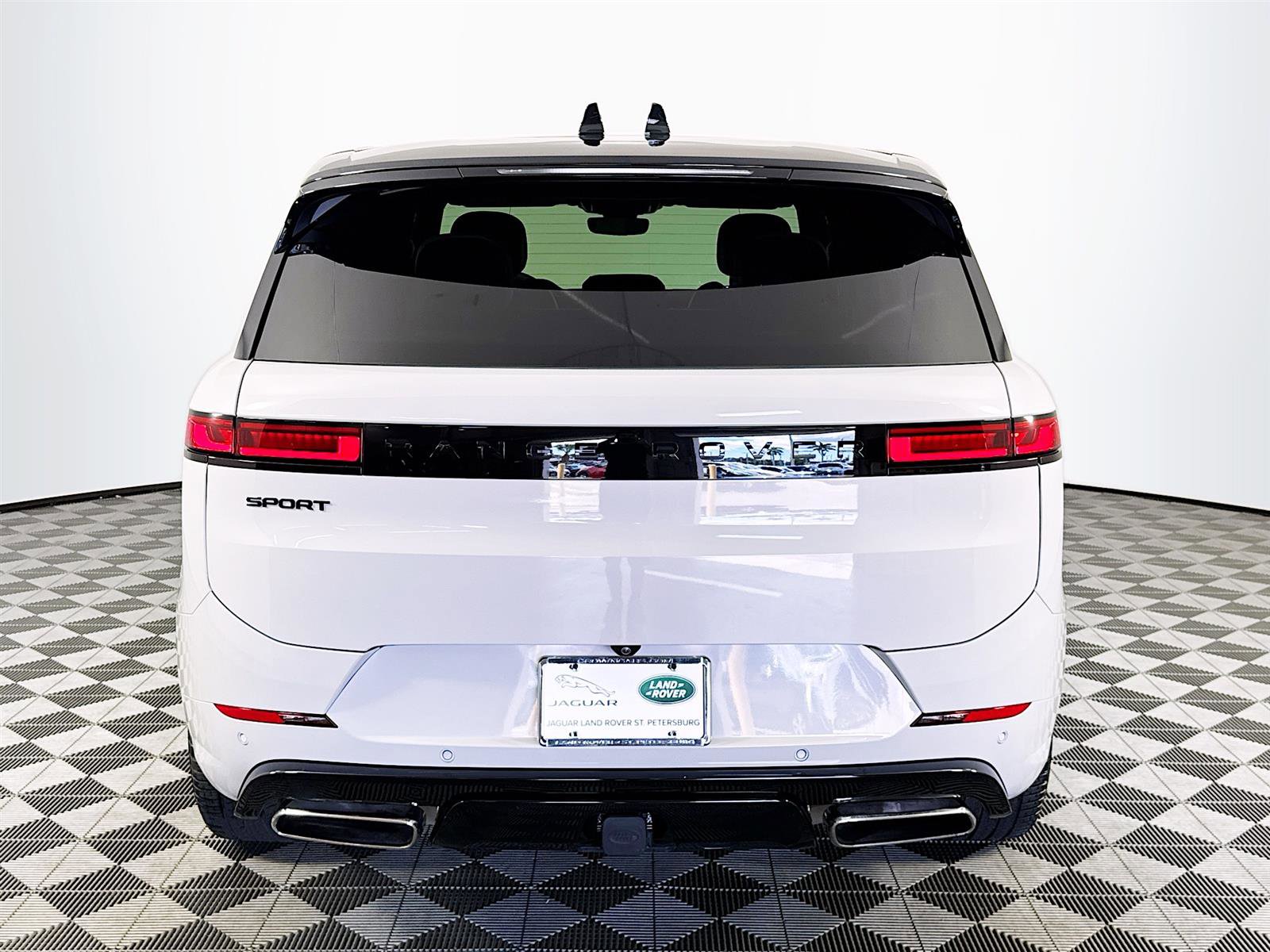 2024 Land Rover Range Rover Sport SE photo 4