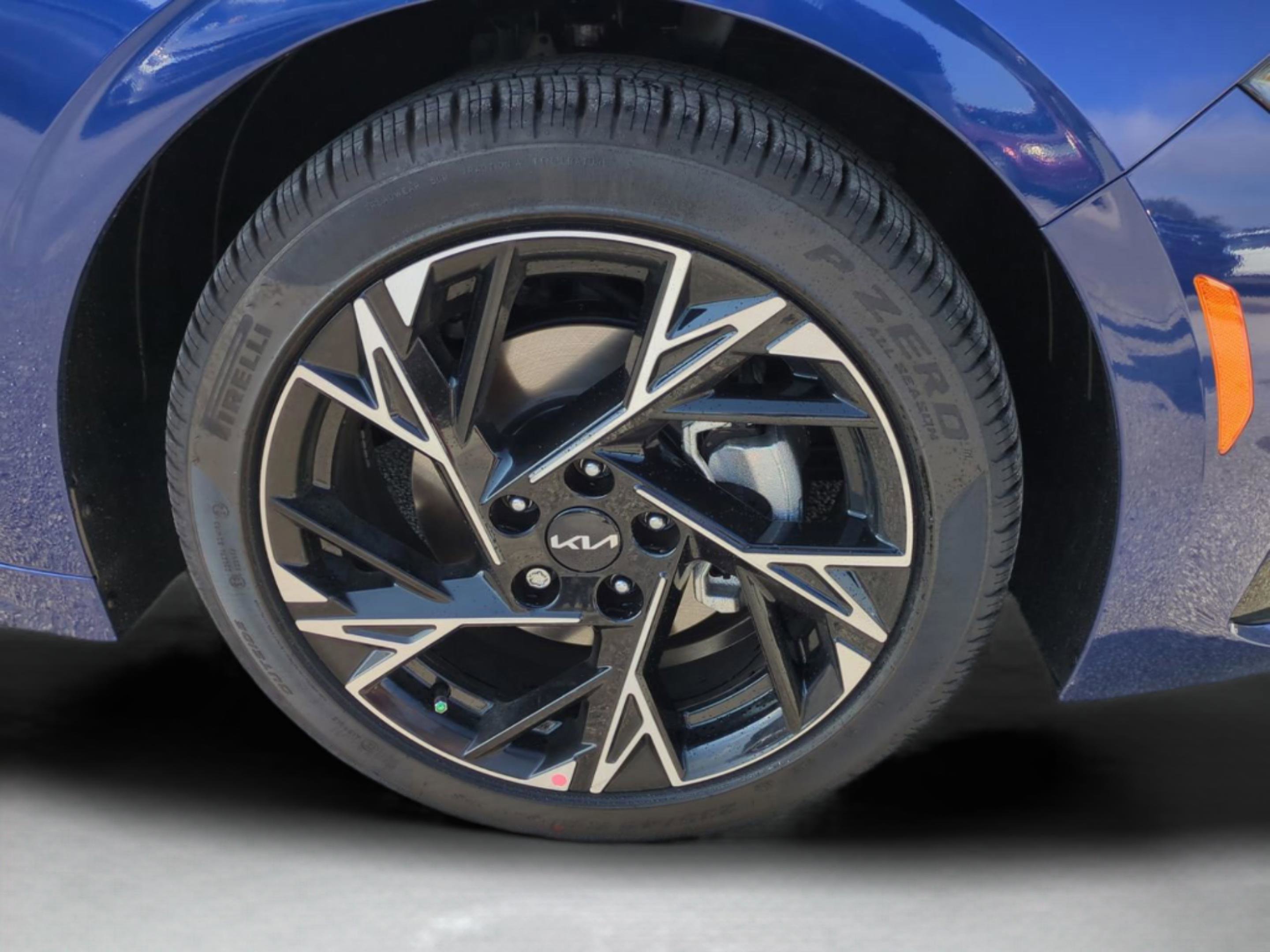 2025 Kia K5 GT-Line photo 10