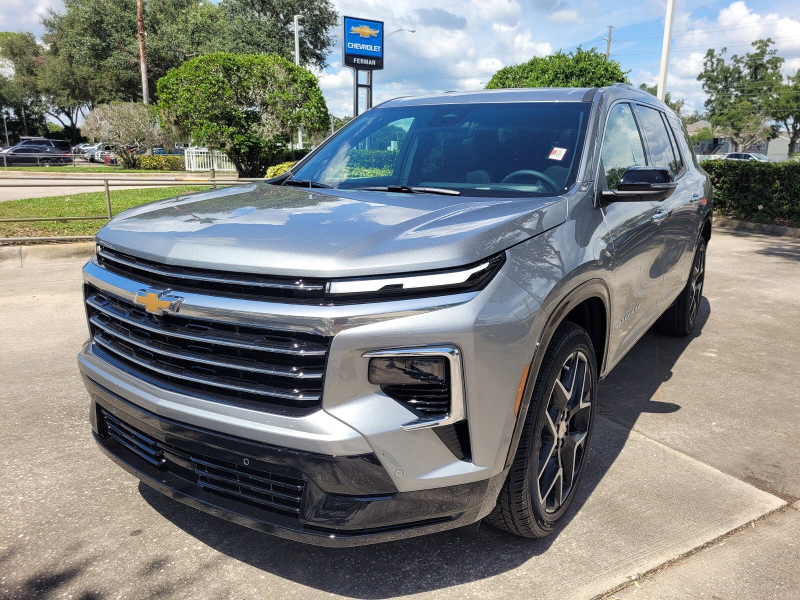 2026 Chevrolet Traverse High Country photo 2