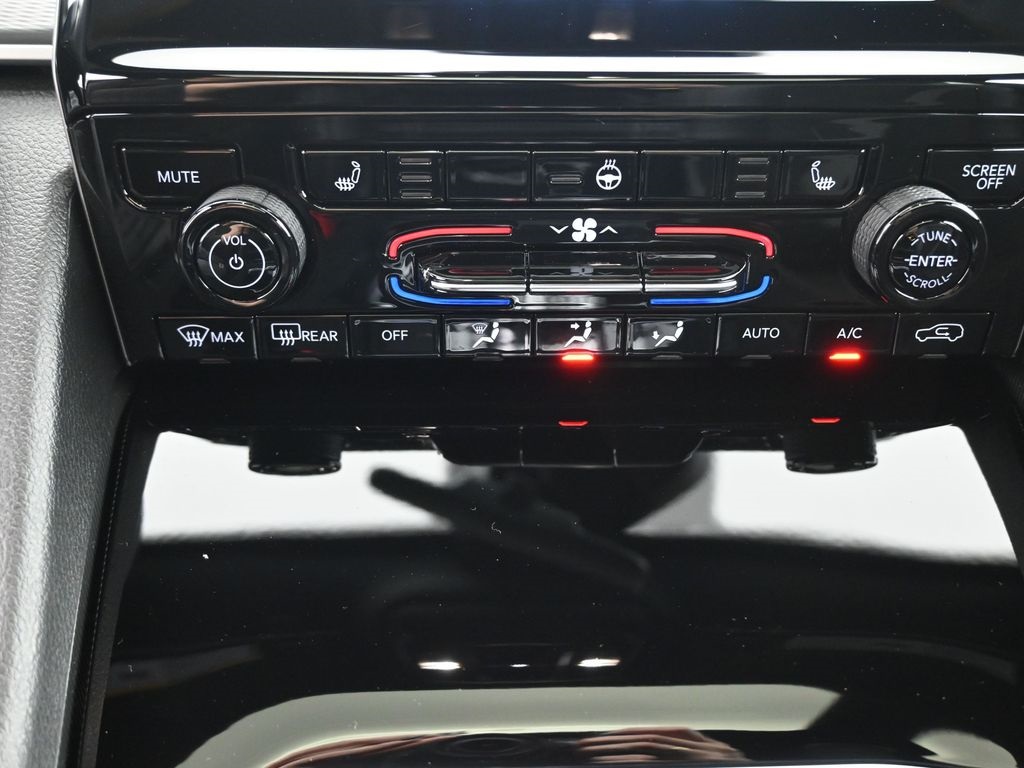 2025 Jeep Grand Cherokee Laredo Altitude X photo 2