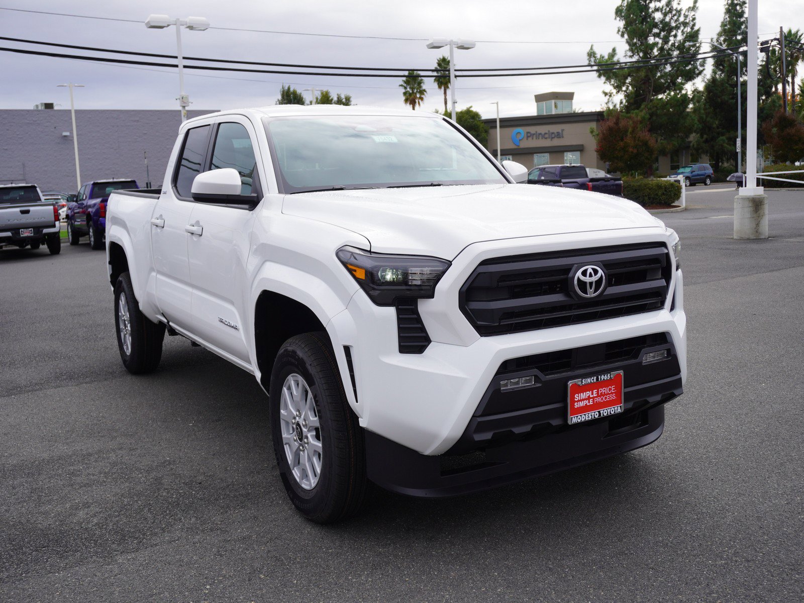 2025 Toyota Tacoma SR5's photo