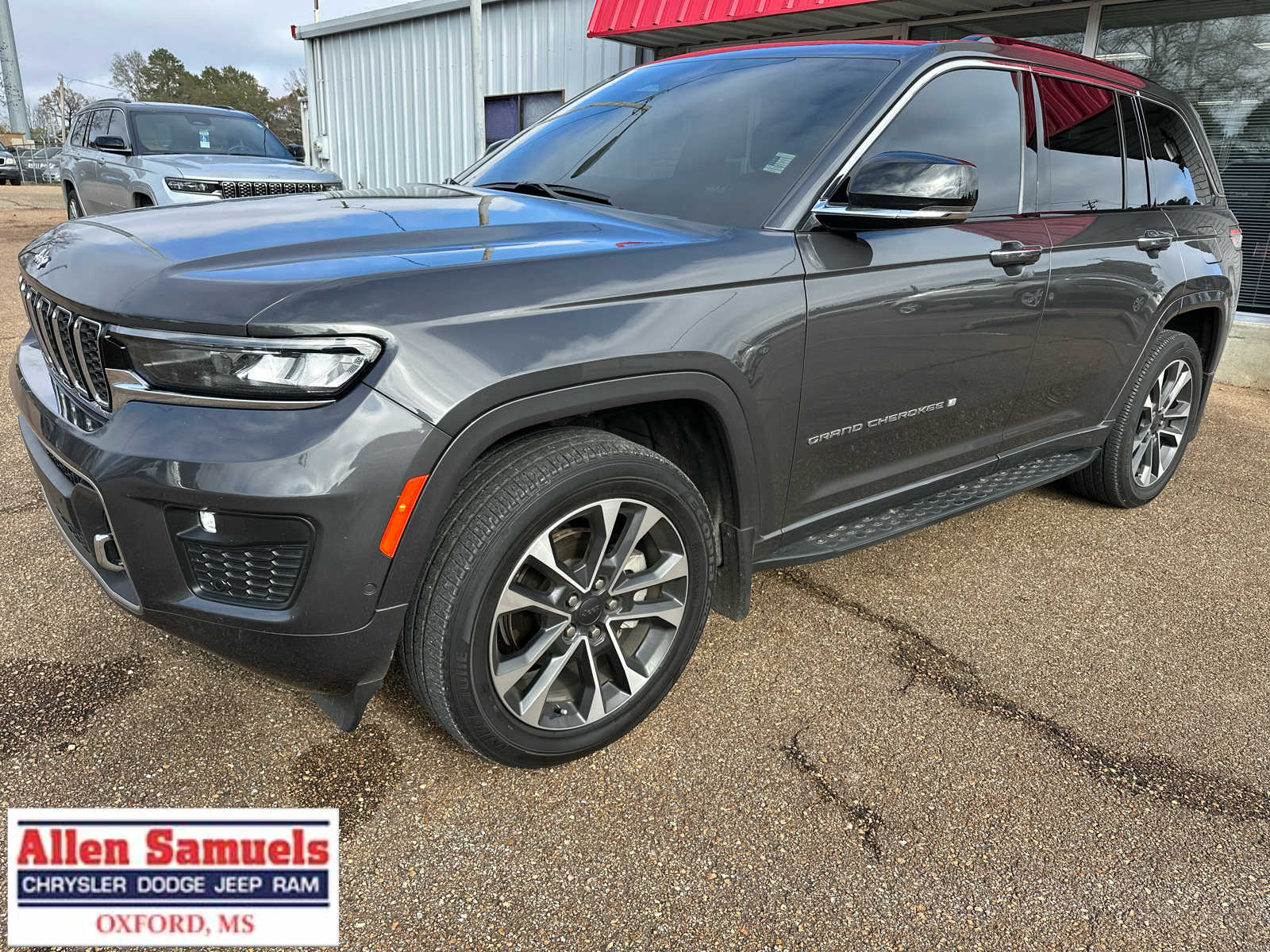 2023 Jeep Grand Cherokee Overland's photo