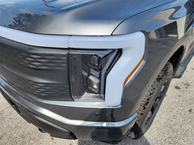 2025 Ford F-150 Lightning XLT photo 6