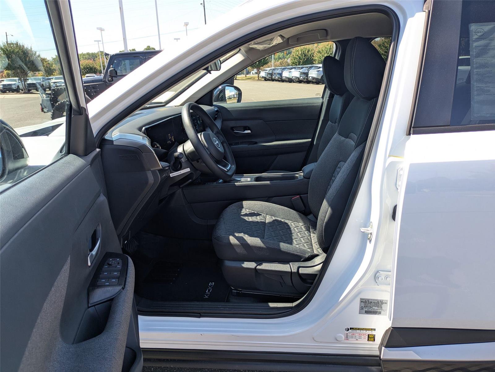 2026 Nissan Kicks SV photo 4