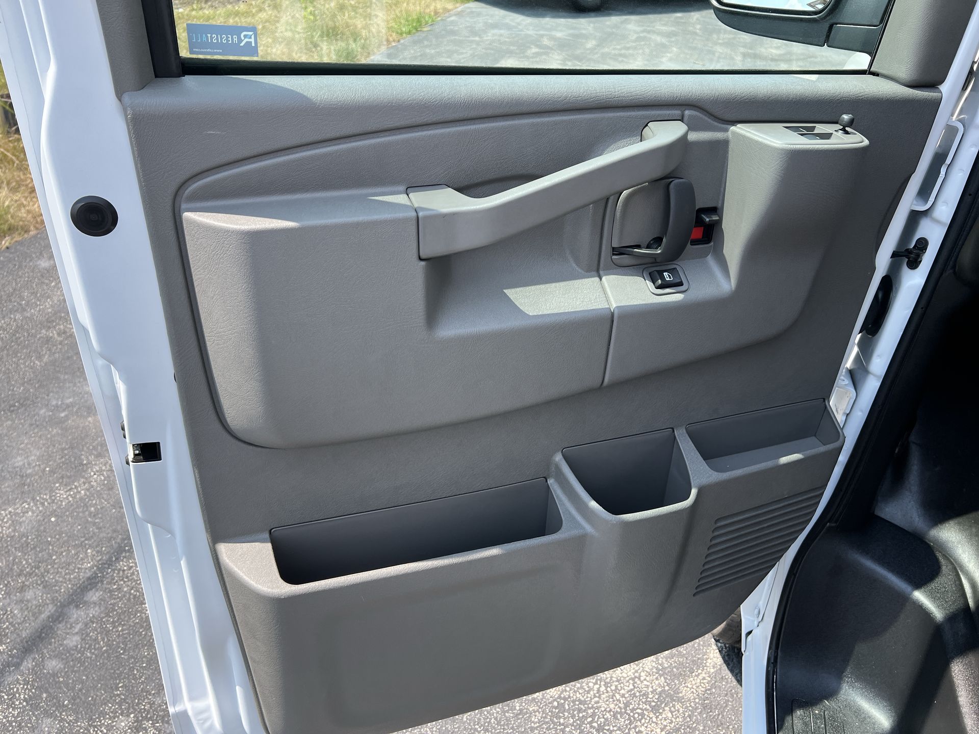 2025 Chevrolet Express Cargo 3500 photo 11