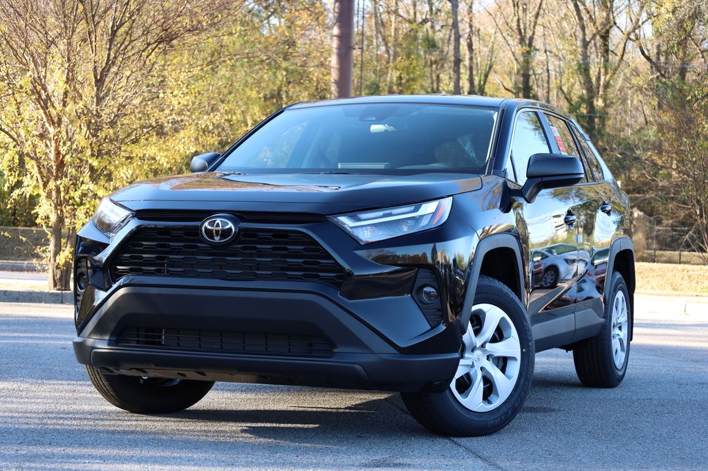 2025 Toyota RAV4 LE's photo