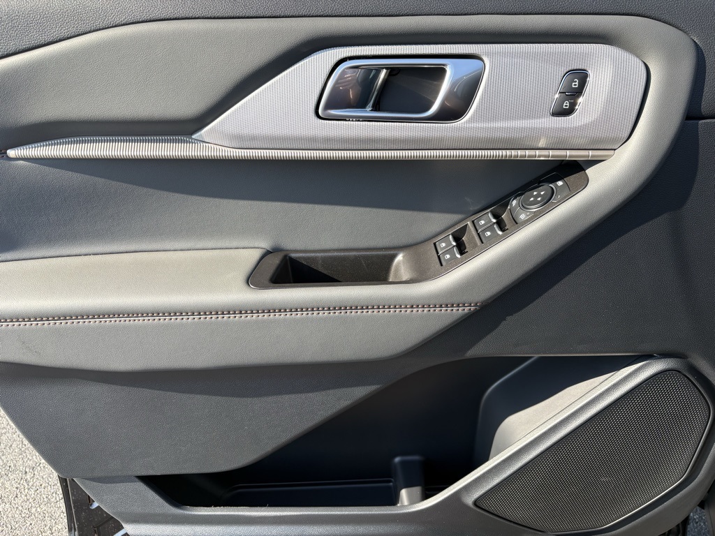 2025 Ford Explorer photo 20