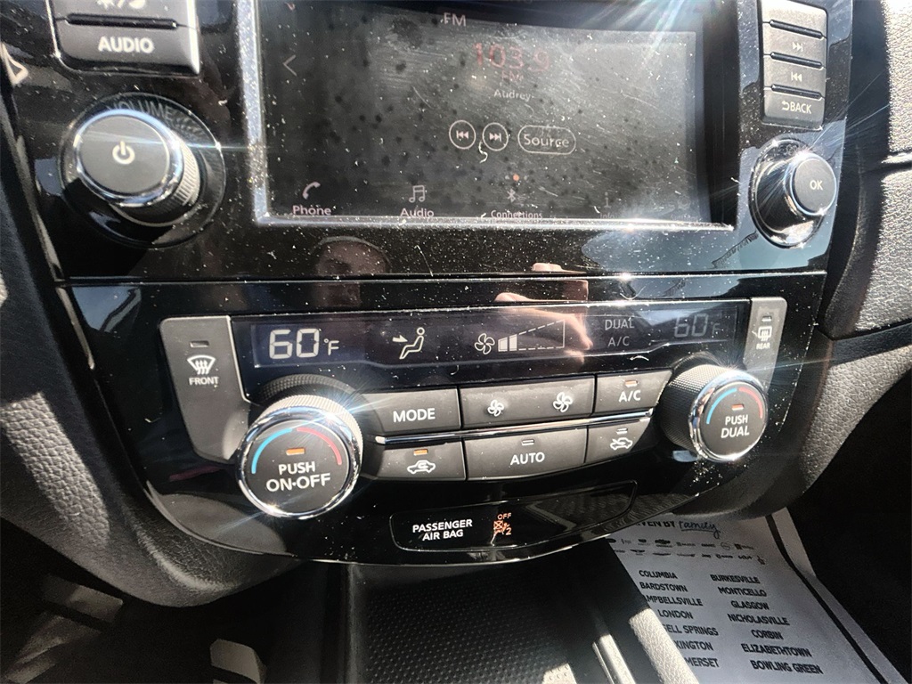 2020 Nissan Rogue SV photo 24