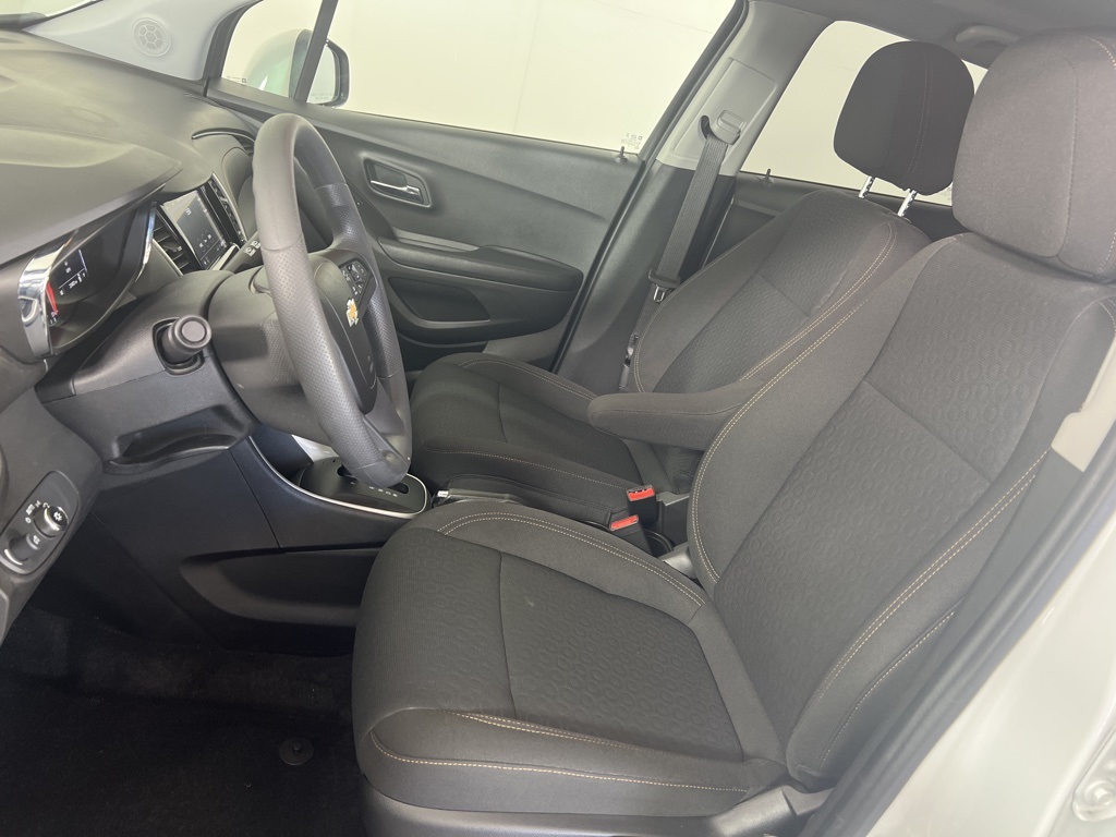 2022 Chevrolet Trax LS photo 4