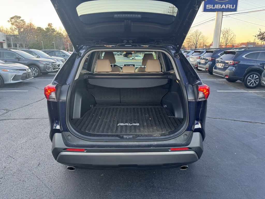 2019 Toyota RAV4 Limited photo 4