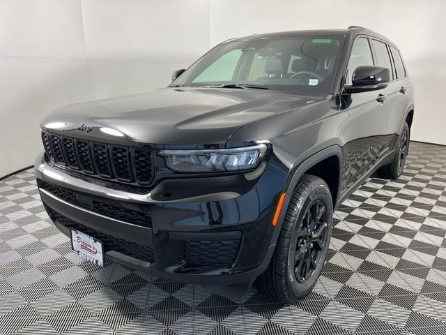 2025 Jeep Grand Cherokee Altitude photo 2