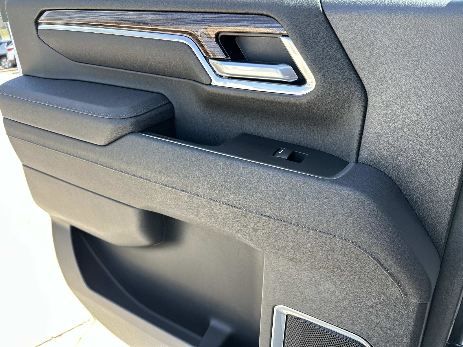 2025 Chevrolet Silverado 2500HD LT photo 15