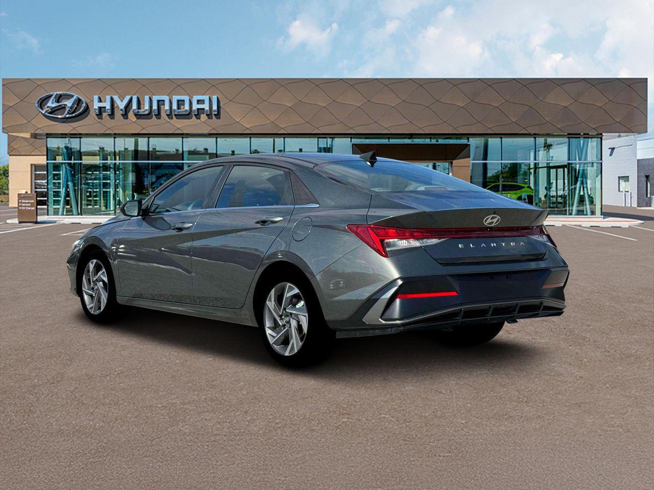 2025 Hyundai Elantra SEL Convenience photo 4