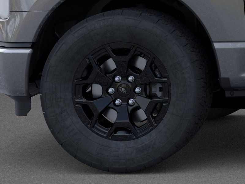 2025 Ford F-150 Lightning XLT photo 18