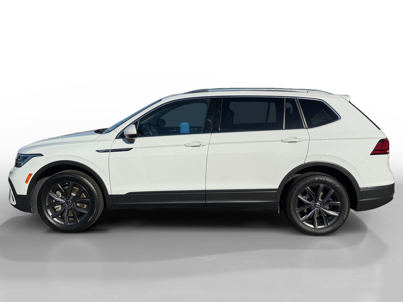 2022 Volkswagen Tiguan SE photo 2