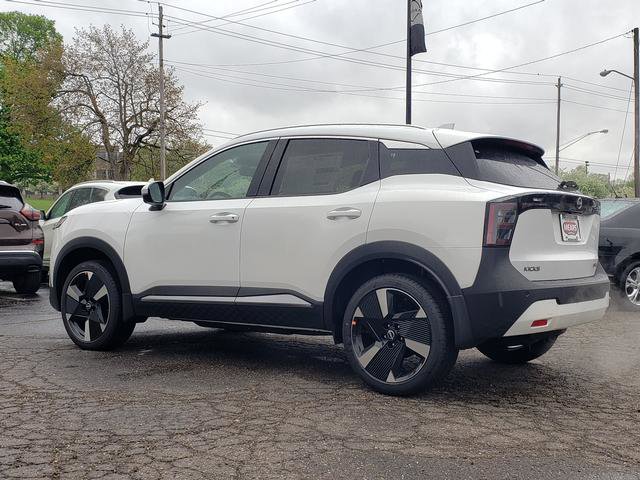 2025 Nissan Kicks SR photo 3