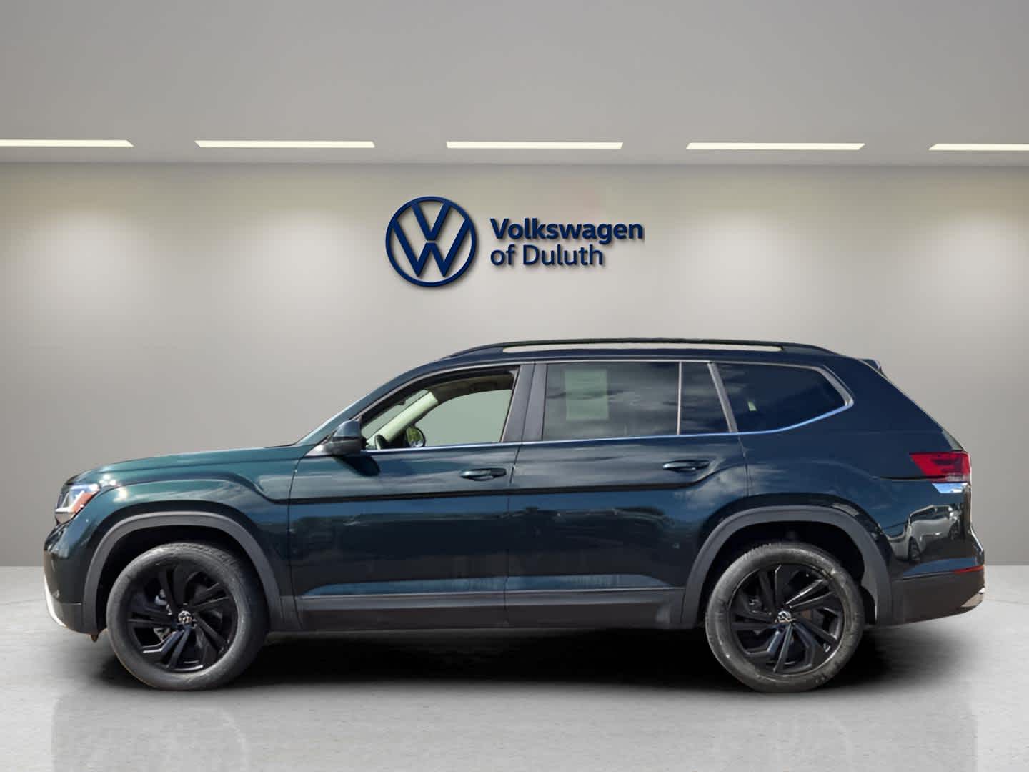 Certified 2022 Volkswagen Atlas SE w/Tech with VIN 1V2KR2CA2NC508408 for sale in Hermantown, Minnesota