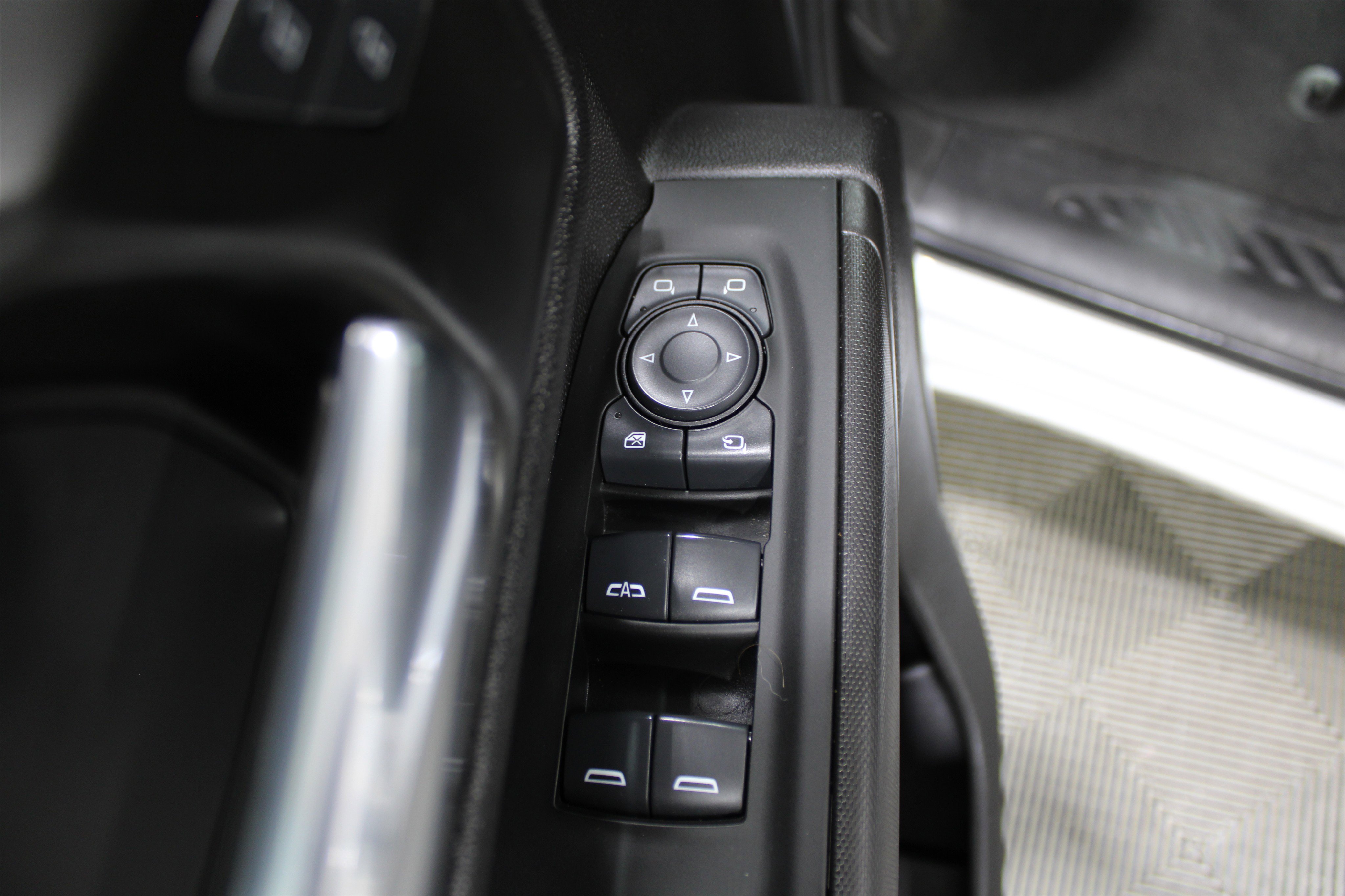 2025 Chevrolet Silverado 2500HD Custom photo 4