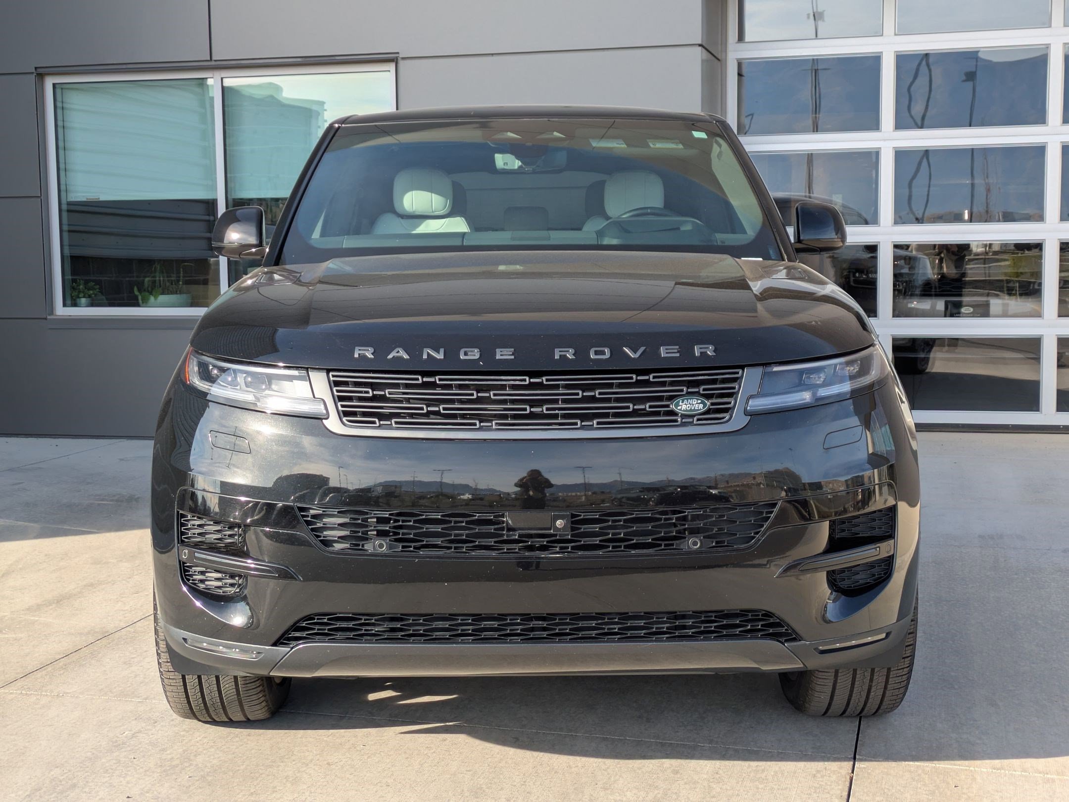 2024 Land Rover Range Rover Sport SE photo 2