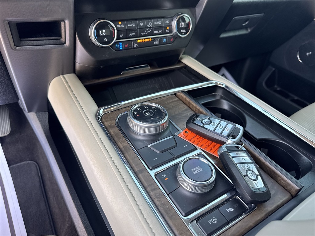 2021 Ford Expedition MAX Platinum photo 19