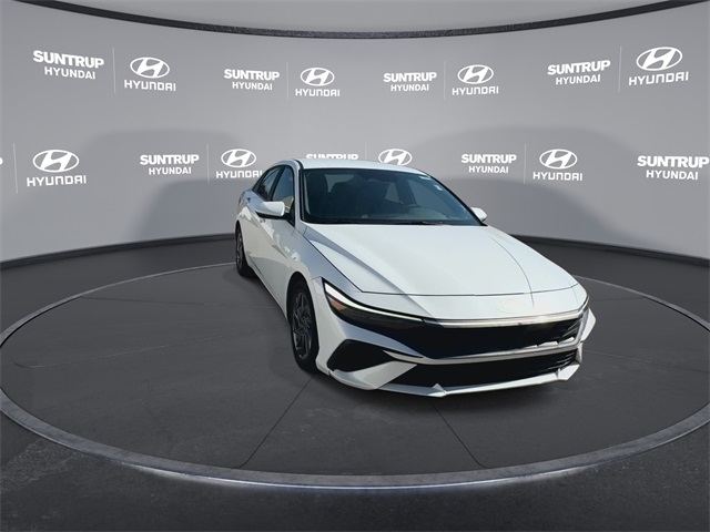 2024 Hyundai Elantra SEL photo 3