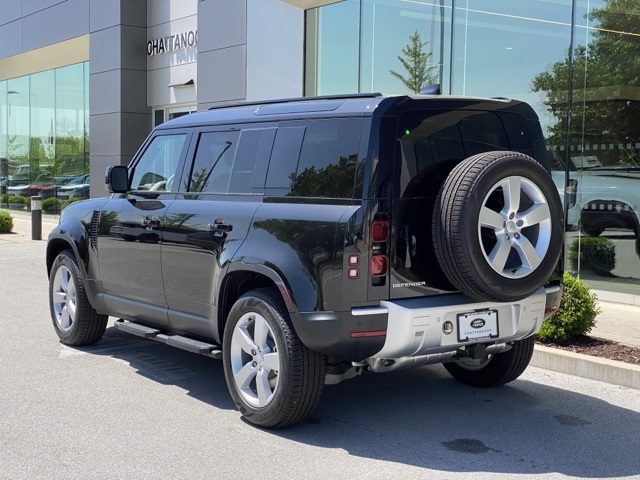 2025 Land Rover Defender 110 S photo 3