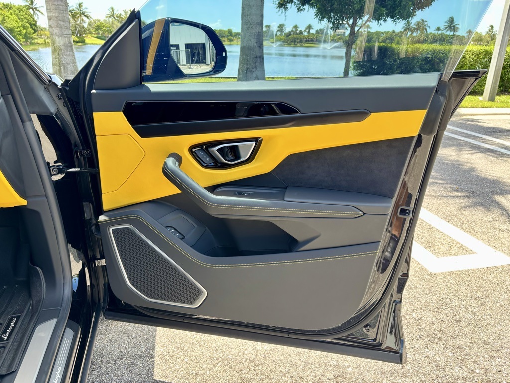 2024 Lamborghini Urus S photo 18