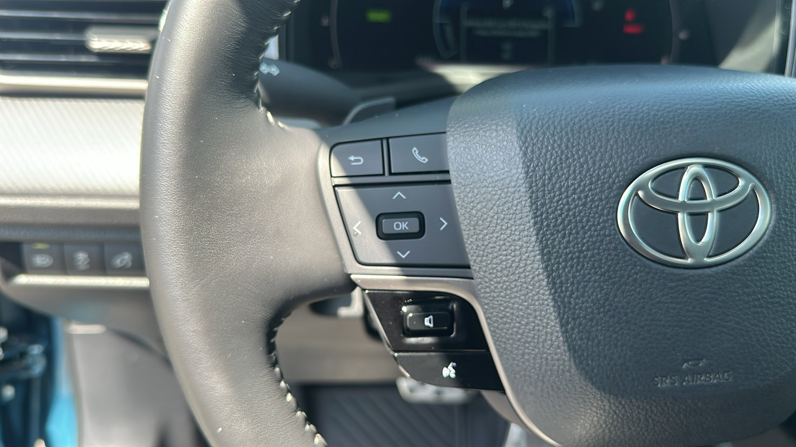 2025 Toyota Camry XLE photo 16