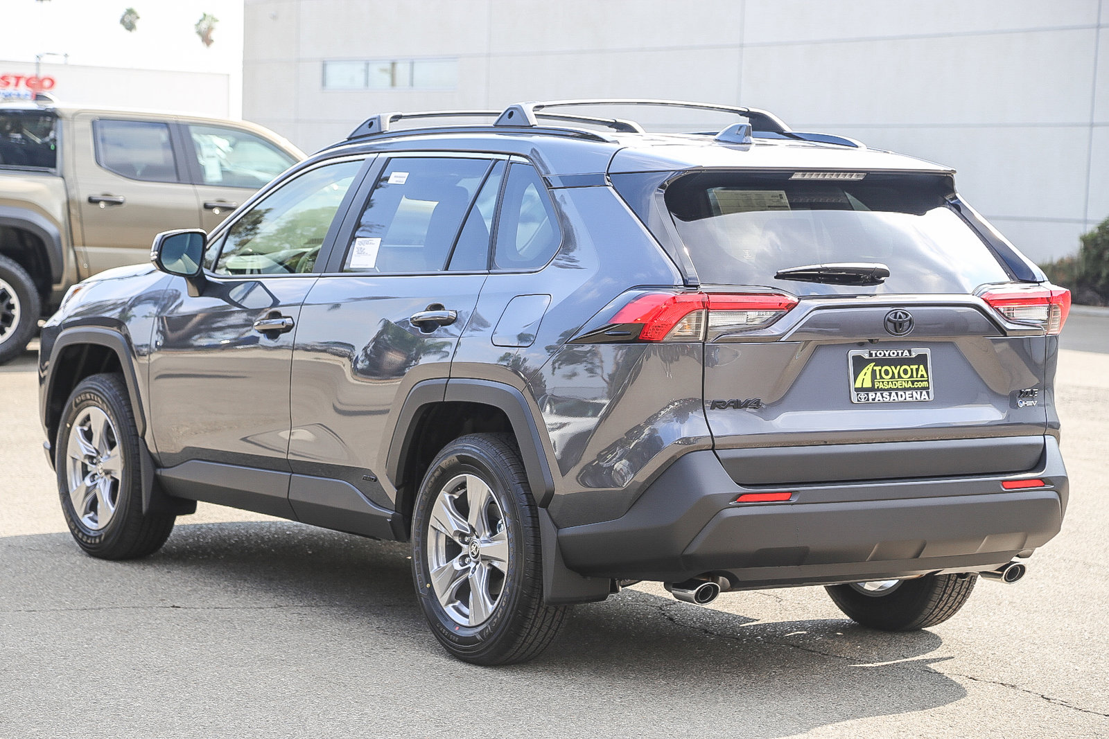 2025 Toyota RAV4 Hybrid XLE photo 8