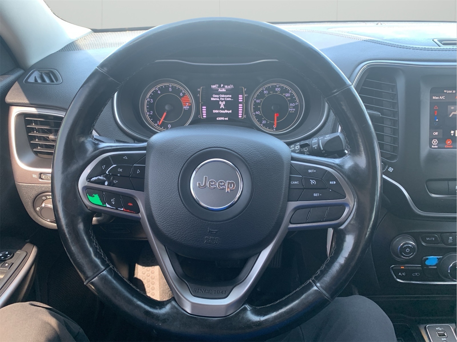 2020 Jeep Cherokee Latitude photo 10
