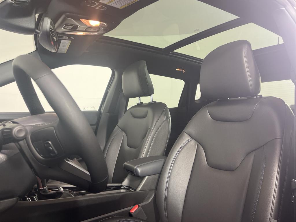 2025 Jeep Compass Limited photo 3