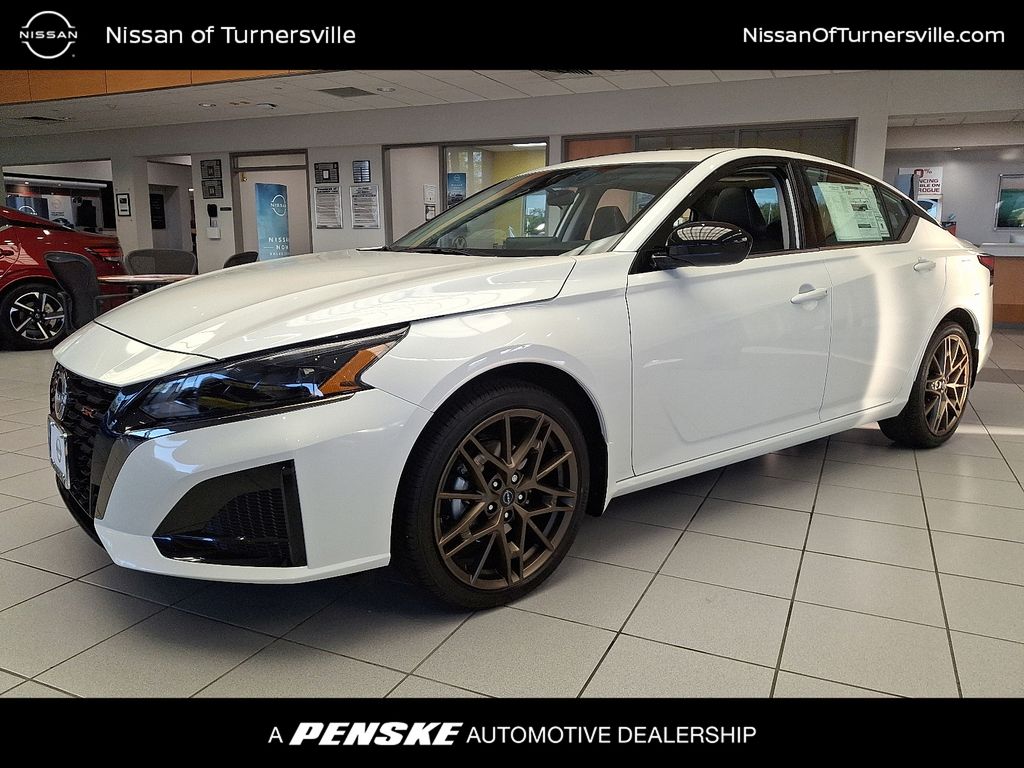 2025 Nissan Altima SR