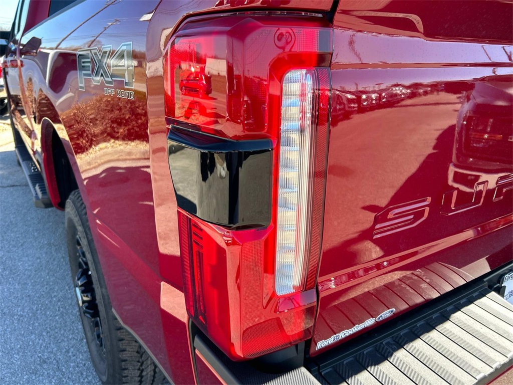 2025 Ford F-250 XLT photo 3