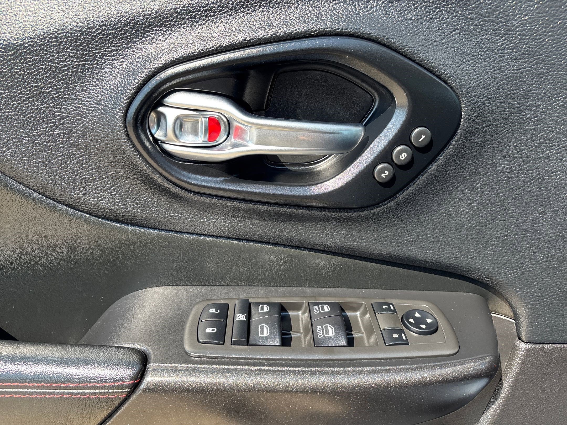2021 Jeep Cherokee Trailhawk photo 18