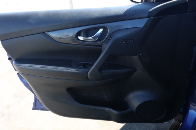 2020 Nissan Rogue SV photo 22