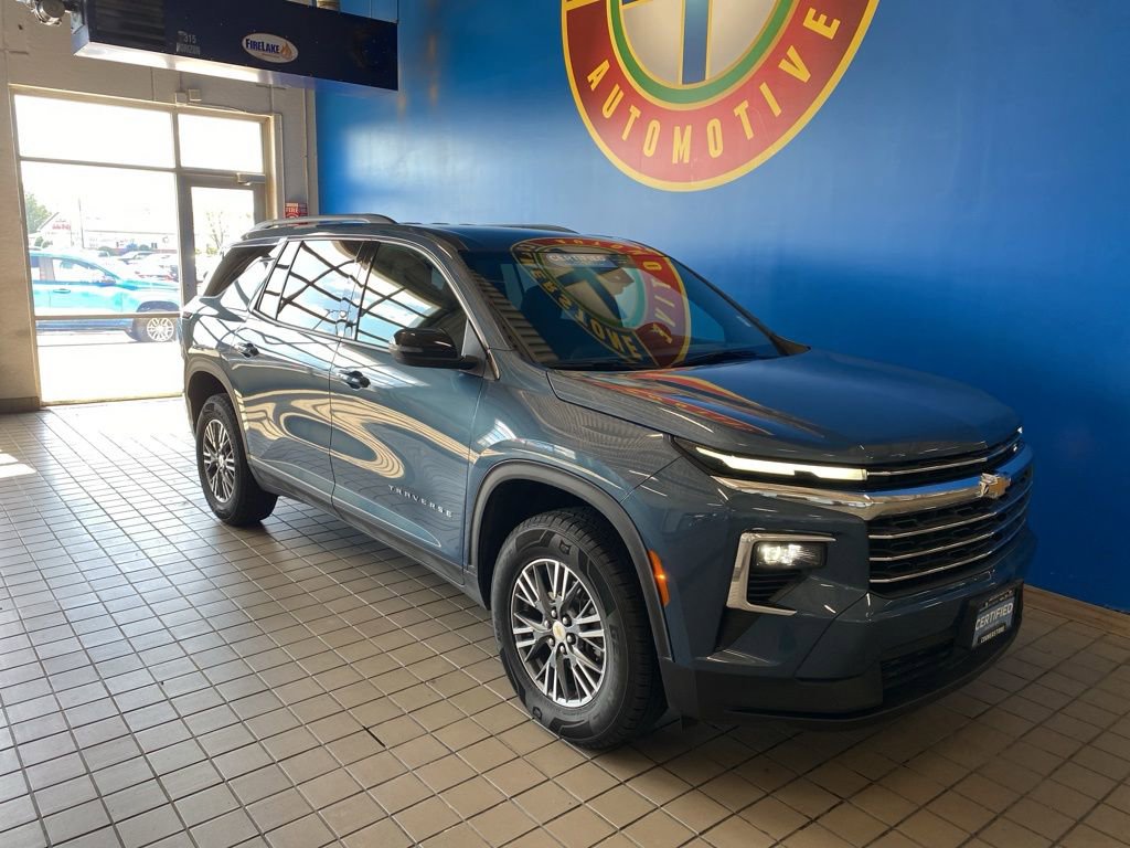 2025 Chevrolet Traverse photo 11
