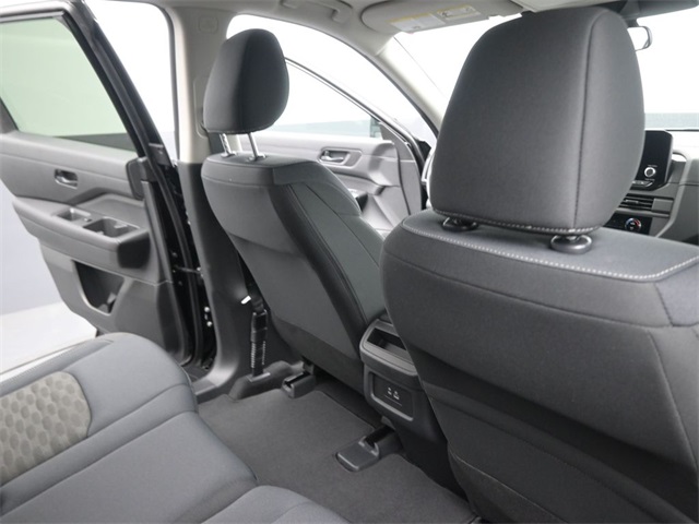 2025 Nissan Pathfinder S photo 22