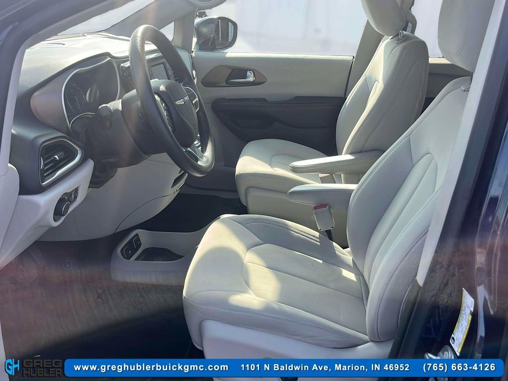 2017 Chrysler Pacifica Touring photo 13