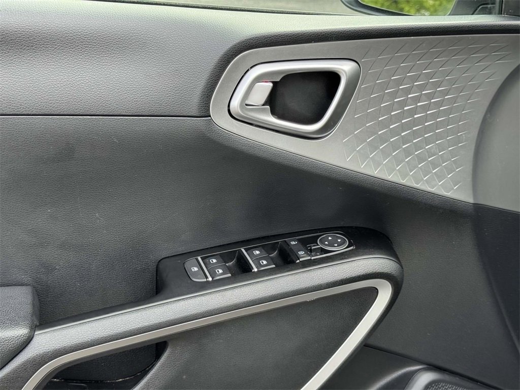 2023 Kia Soul LX photo 16