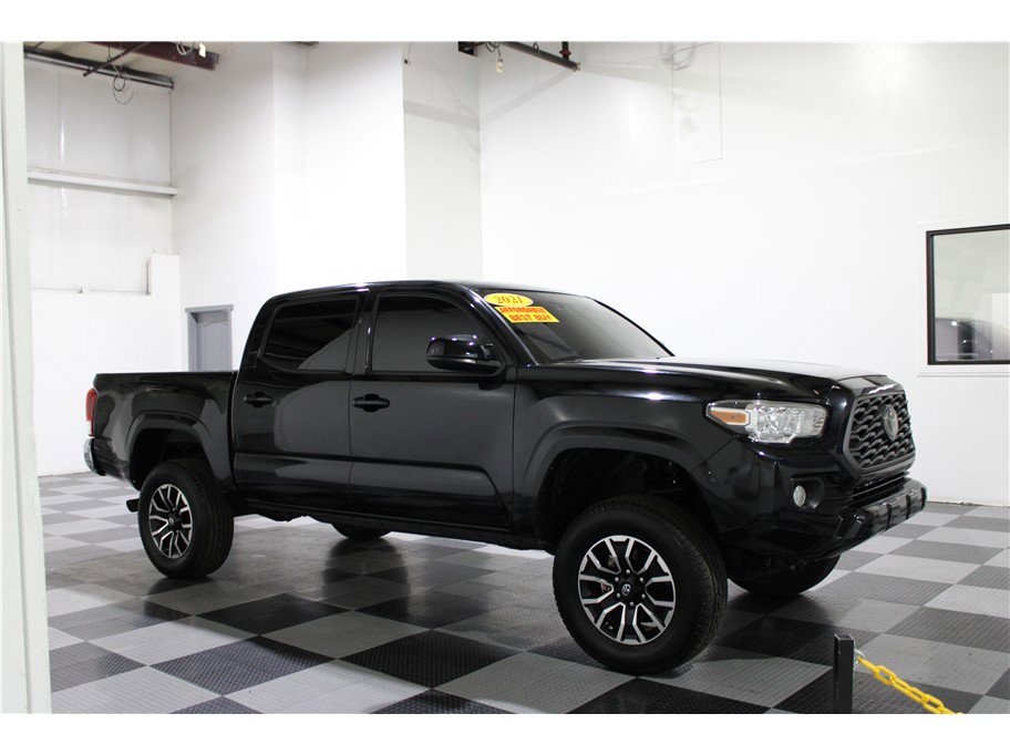 2021 Toyota Tacoma SR5's photo