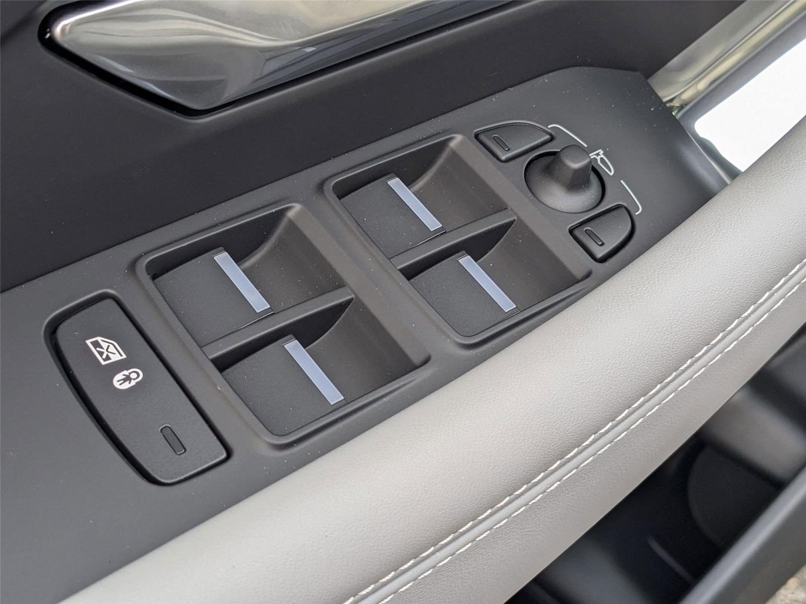 2024 Jaguar E-PACE R-Dynamic SE photo 12