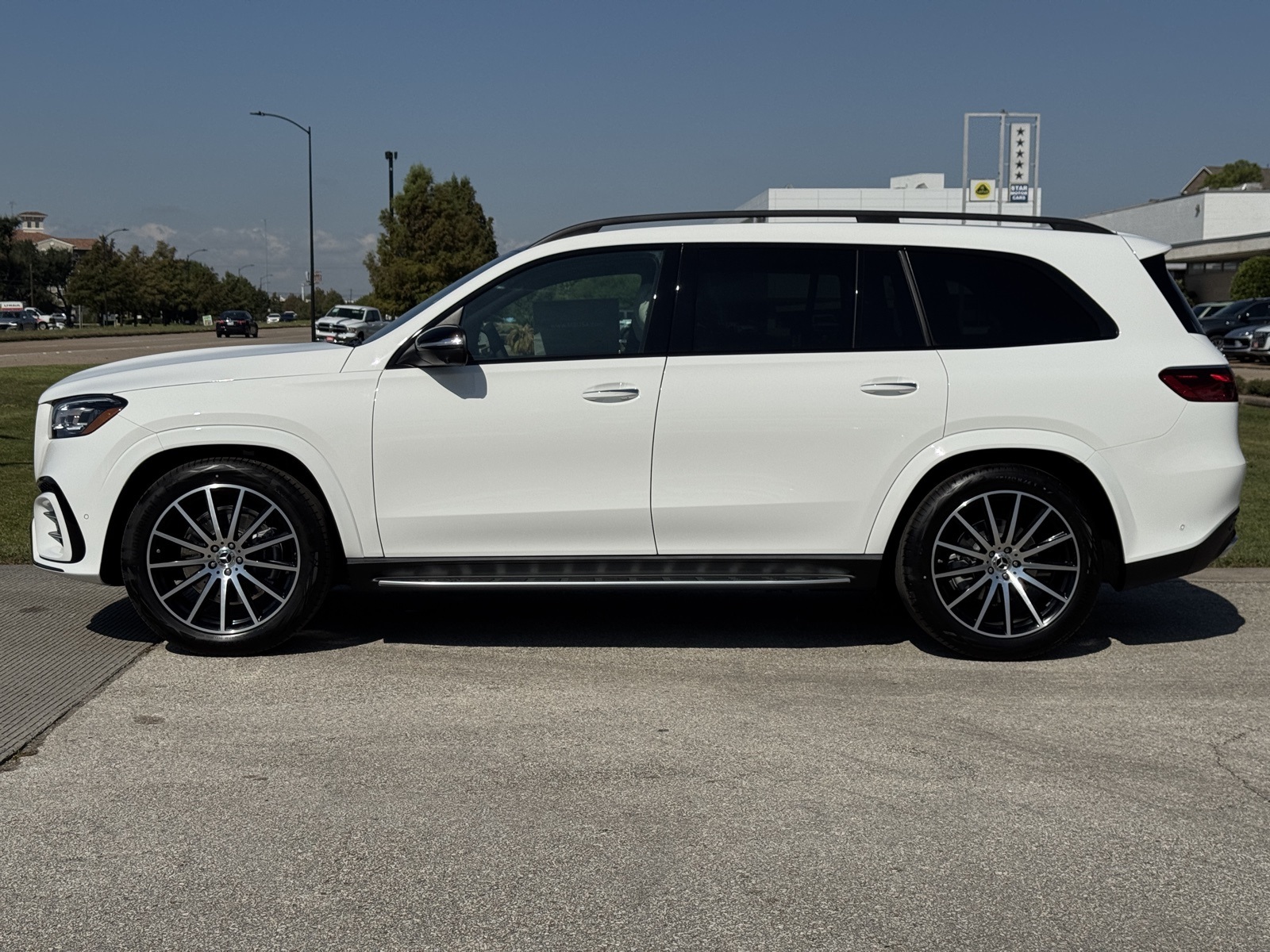 2026 Mercedes Benz GLS 580 4MATIC photo 2